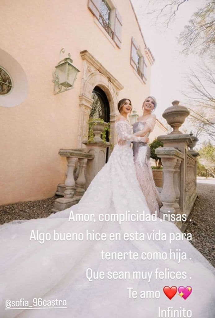 Angélica Rivera usó sus redes sociales para compartir la primera foto de la boda de su hija Sofía Castro.