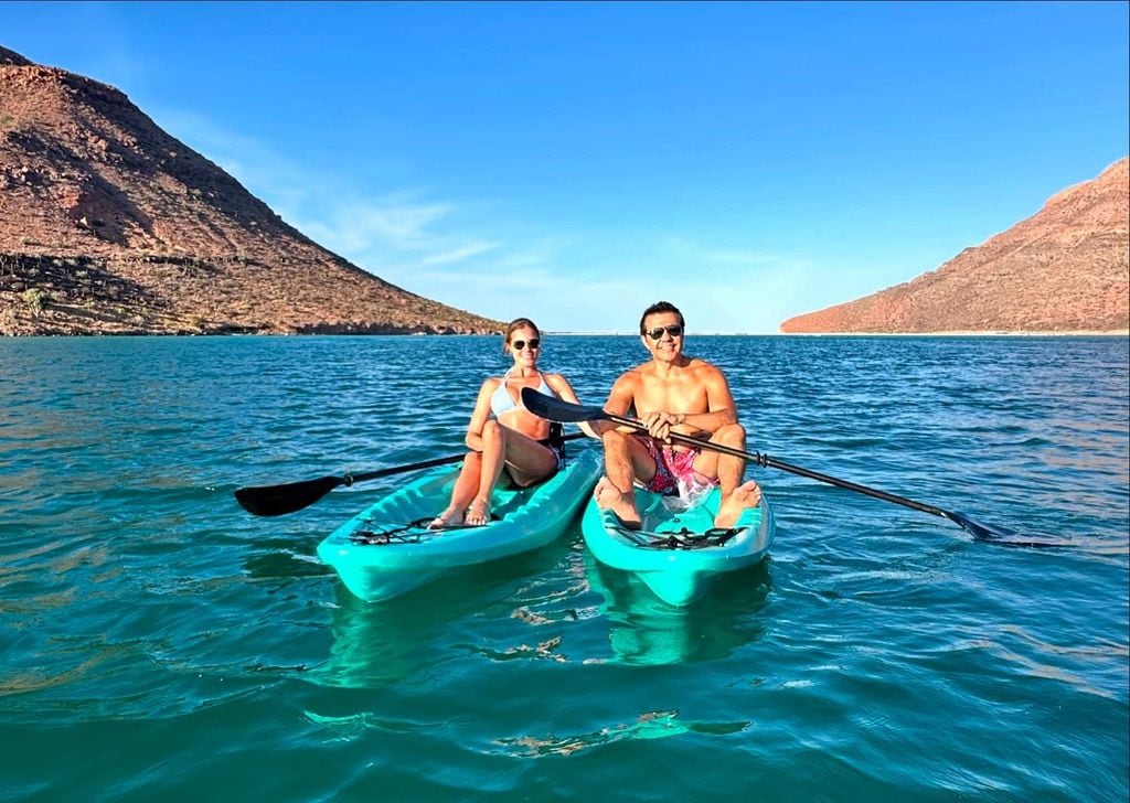 Adrián Uribe y Thuany Martins disfrutaron de un momento de kayak.