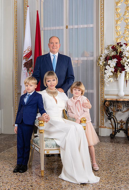 Charlene de Mónaco, Alberto de Mónaco, Jacques y Gabriella de Mónaco y Estefanía de Mónaco