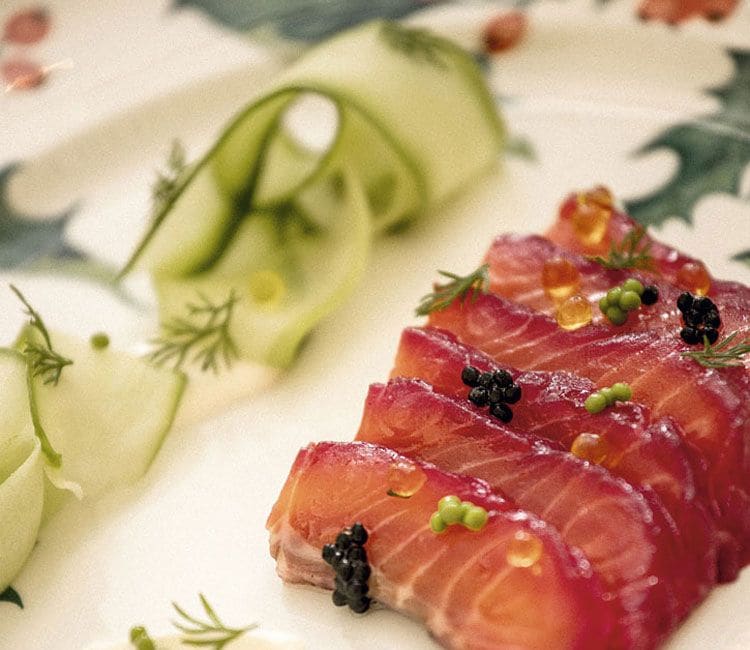 Gravlax de salmón, pepino y crème frâiche