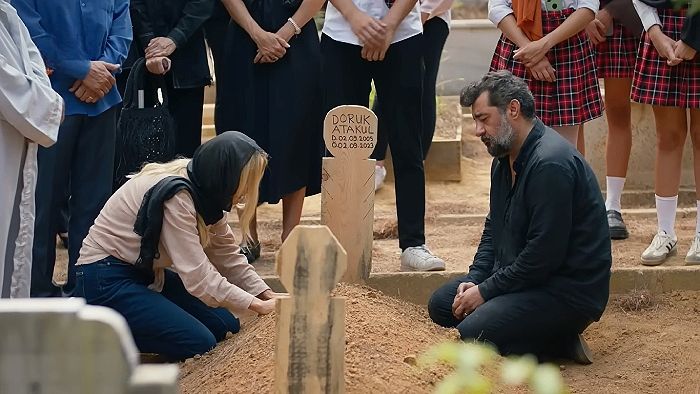 'Hermanos': Los famliares y amigos de Doruk no tiene fuerzas para afrontar su pérdida