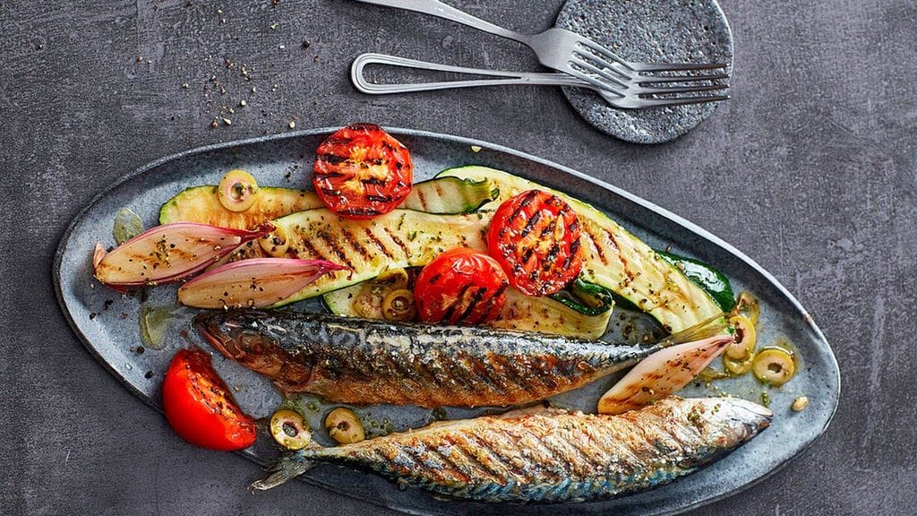 Caballas con verduras al horno
