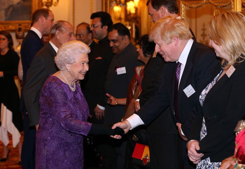 Isabel II y Boris Johnson