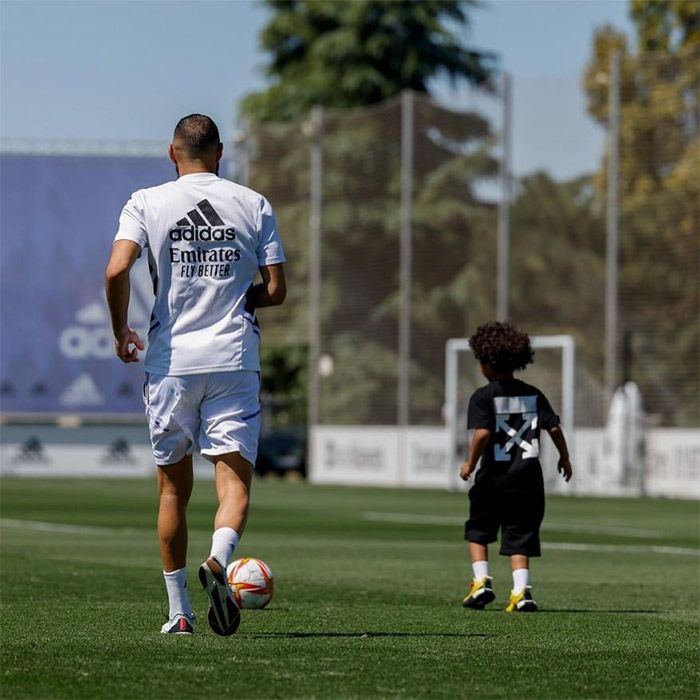 Benzema entrena con su hijo en la CIudad Deportiva del Real Madrid