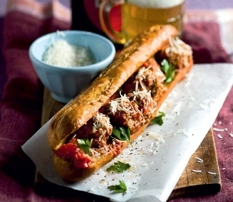 Bocadillo napolitano de albóndigas