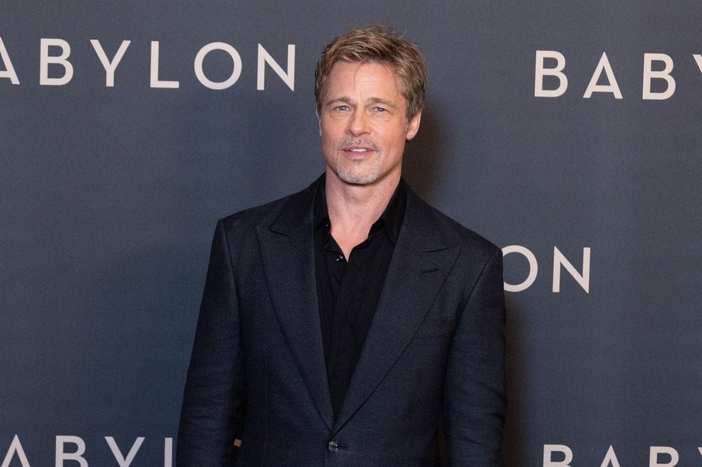  Brad Pitt attends the "Babylon" Paris Premiere at Le Grand Rex on January 14, 2023 in Paris, France. (Photo by Marc Piasecki/WireImage)