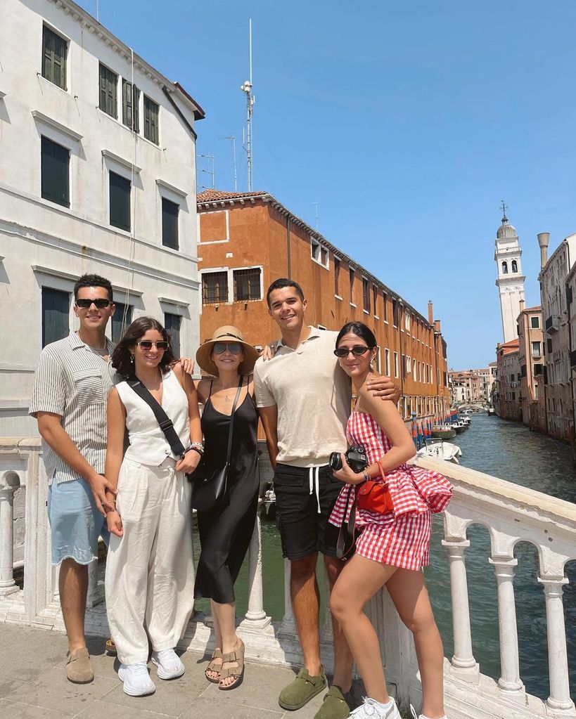 La actriz y sus hijos están disfrutando de unas vacaciones de verano en Italia