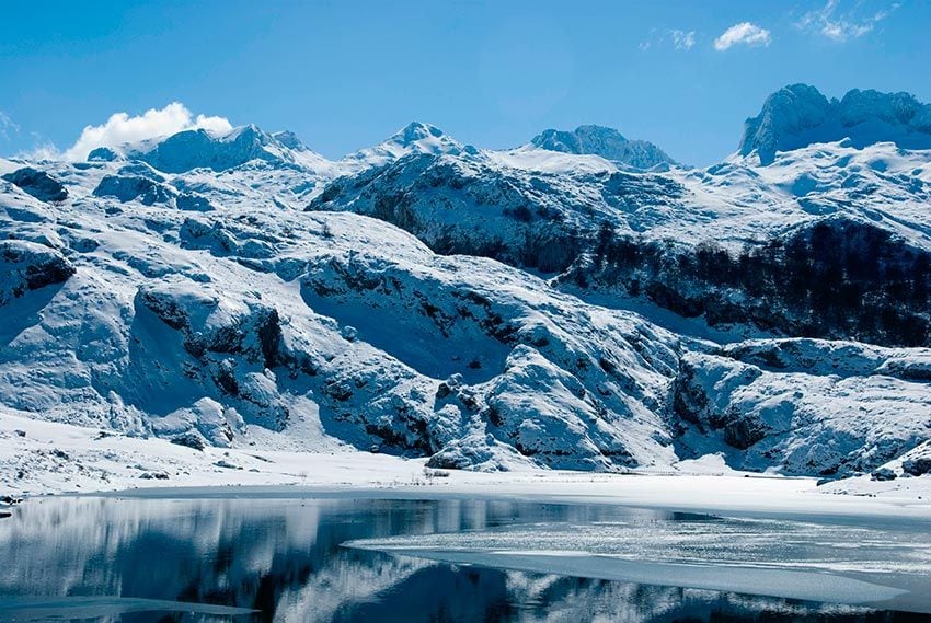 lagos covadonga asturias invierno