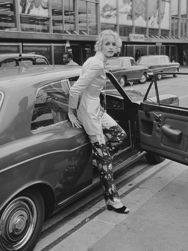 Twiggy llegando al aeropuerto londinense de Heathrow, en 1968