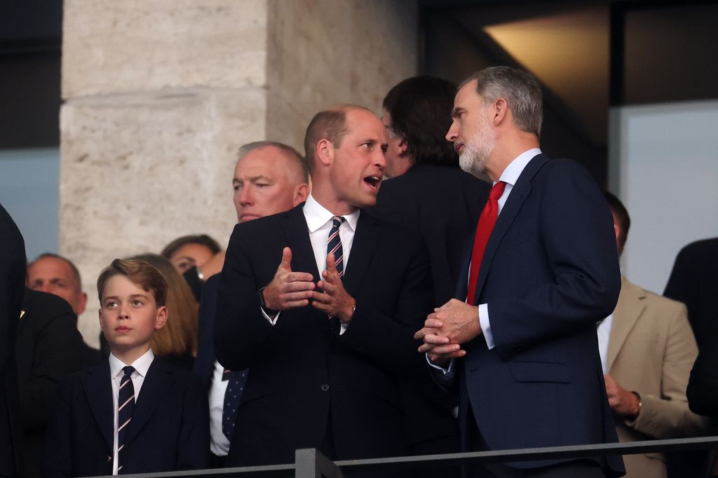 William y Felipe intercambiaron puntos de vista durante el partido