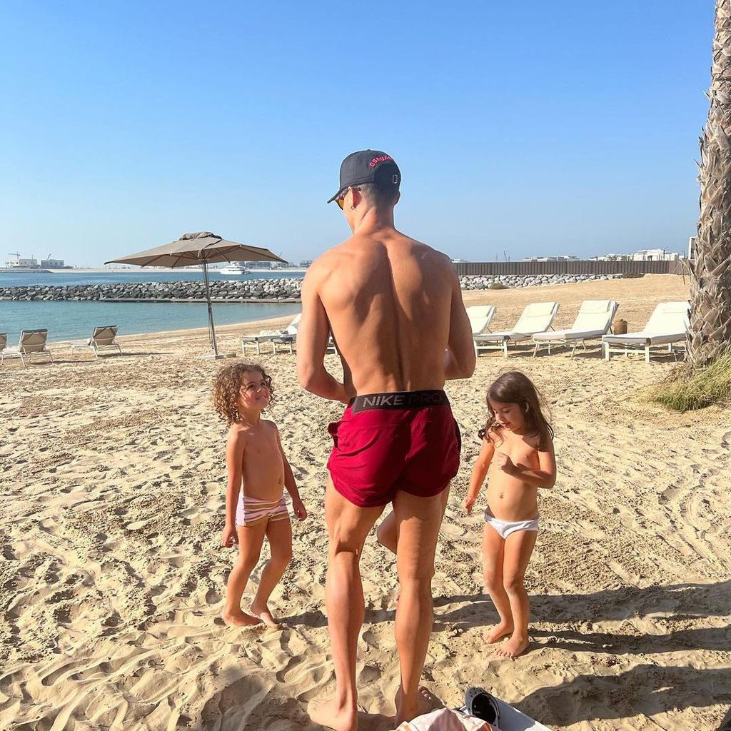 cirsitano ronaldo con sus hijos