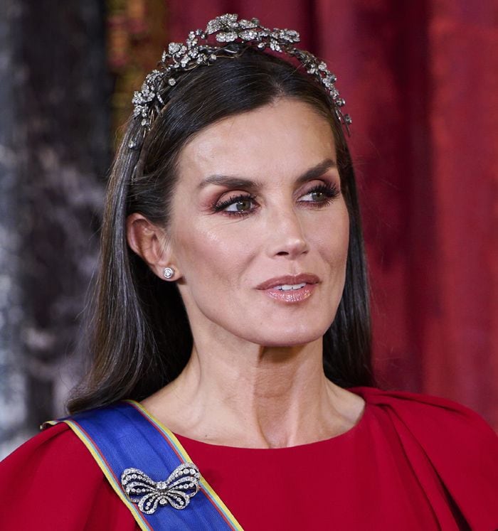 Doña Letizia moderniza la tiara floral