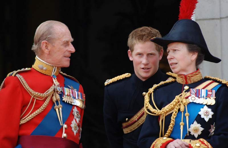 Felipe de Edimburgo, la princesa Ana y el príncipe Harry