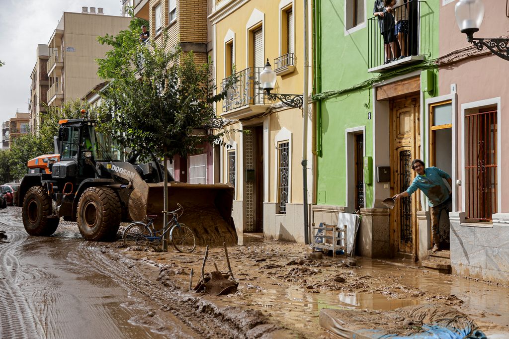 Las impactantes imágenes de la DANA que está afectando a España y deja ya al menos 64 personas fallecidas