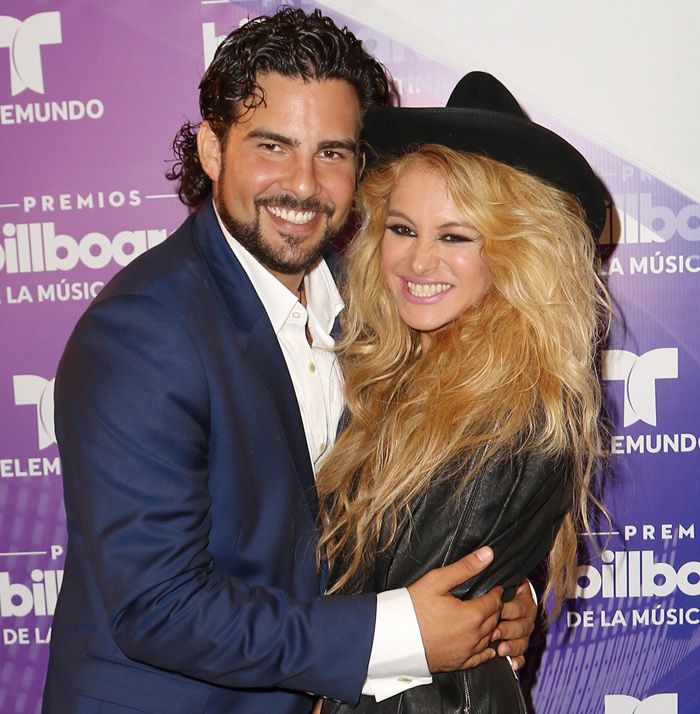 Irradiando felicidad y sin poder dejar de sonreír, la pareja revolucionó la rueda de prensa previa a los Billboard Latin Music Awards y se convirtieron en los protagonistas indiscutibles a su llegada al Bank United Center de Coral Gables, Florida, donde se celebró la presentación
