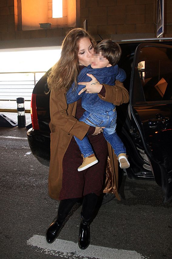 Jessica Bueno con su hijo Fran cuando todavía era un bebé