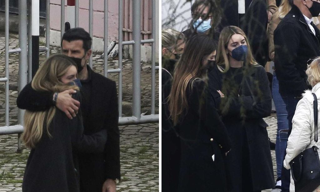 
Luis Figo estuvo acompañado y apoyado en el entierro de su madre, en el cementerio de Aldama (Portugal), por su mujer, Helene Svedin, y sus tres hijas, Daniela, Martina y Stella.
