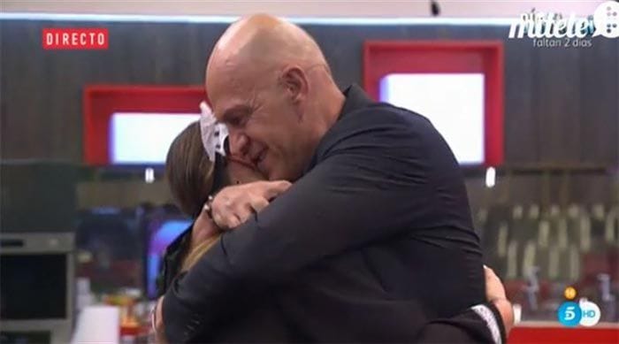 Se ha hablado en muchas ocasiones de la tensa relación que tienen Kiko y su hija Laura, aunque con este abrazo parece que limaron asperezas
