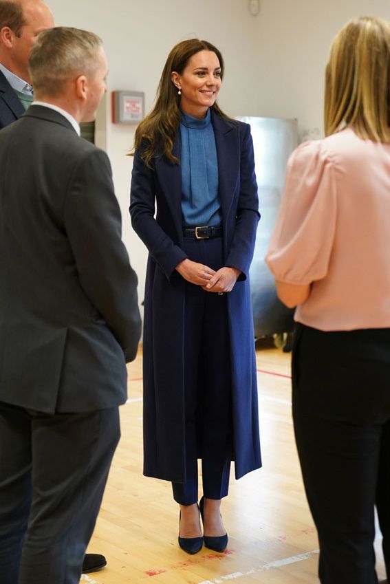 Kate Middleton: la blusa que llevarás con pantalón de traje y falda de cuero