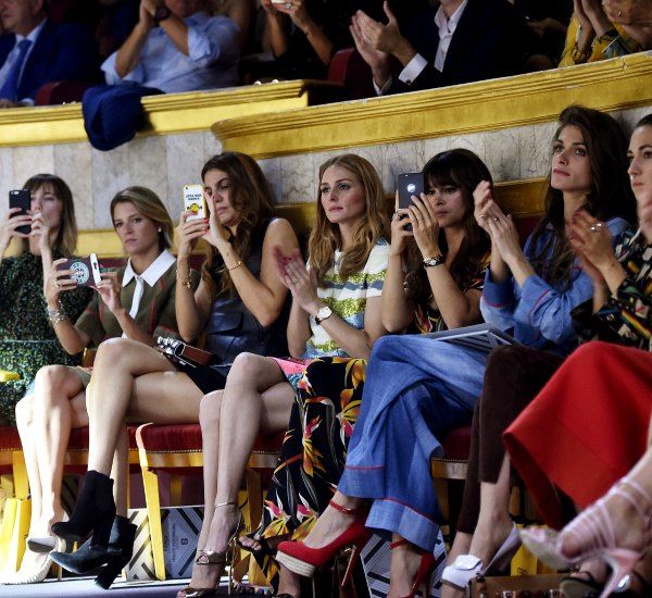 Un front-row de lujo en el exclusivo desfile de Fendi: Anya Ziourova, Helena Bordon, Bianca Brandolini, Olivia Palermo y Miroslava Duma.
