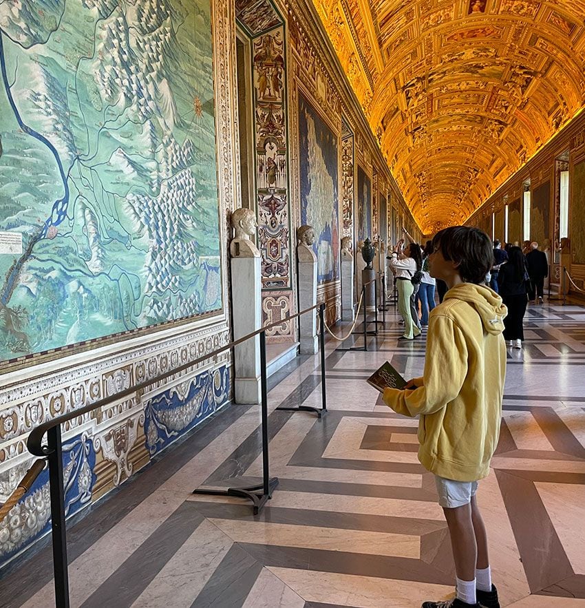 12galeria de los mapas en los museos vaticanos en la foto nicolas rodriguez  solano romay imagen alicia romay