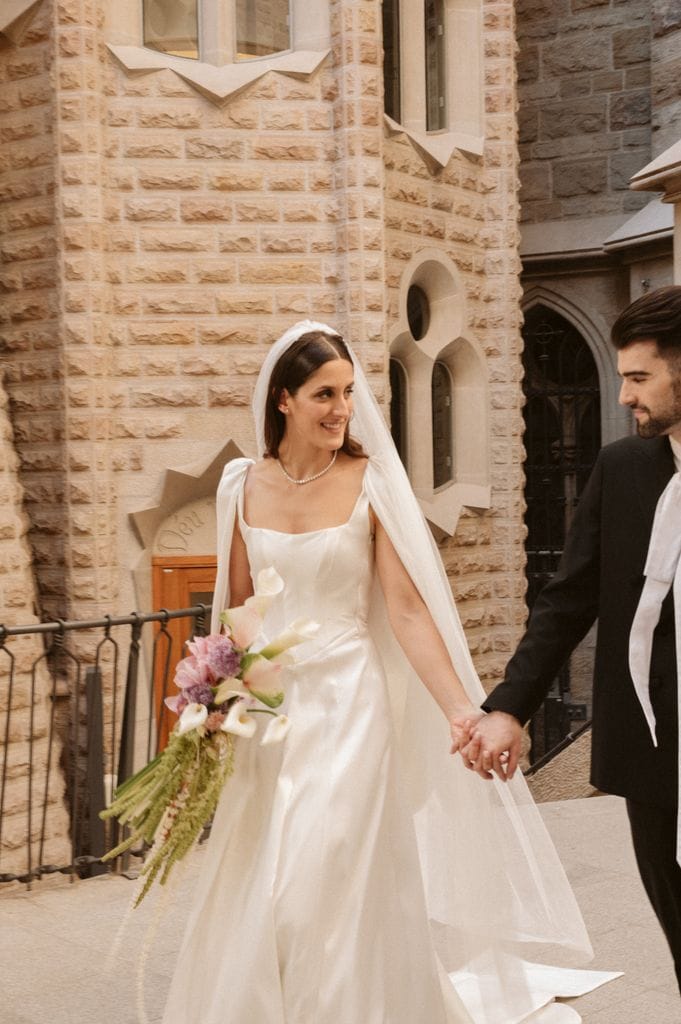 Ambar el día de su boda con vestido de Ramón Herrerías