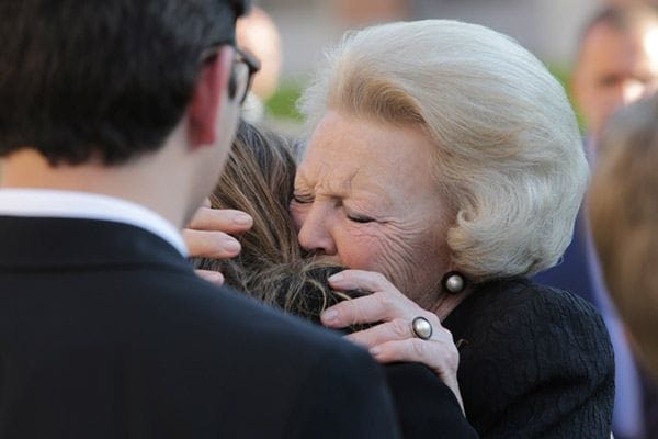 La princesa Beatriz se funde en un abrazo con Miriam Ungría
