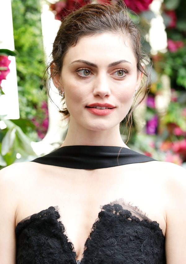 phoebe tonkin look efeto despeinado