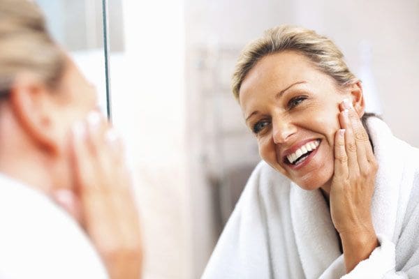 Mujer feliz en la menopausia