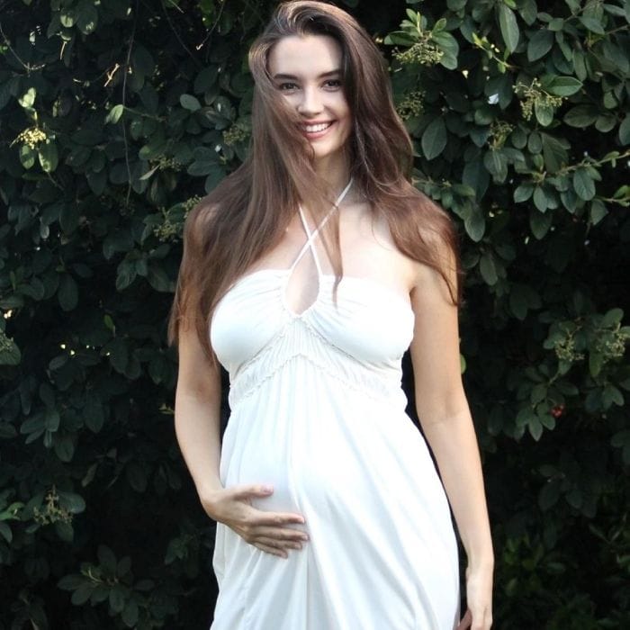 Leyla LydiaTuğutlu ('Mi hija') da a luz a su primer hijo con un parto en el agua