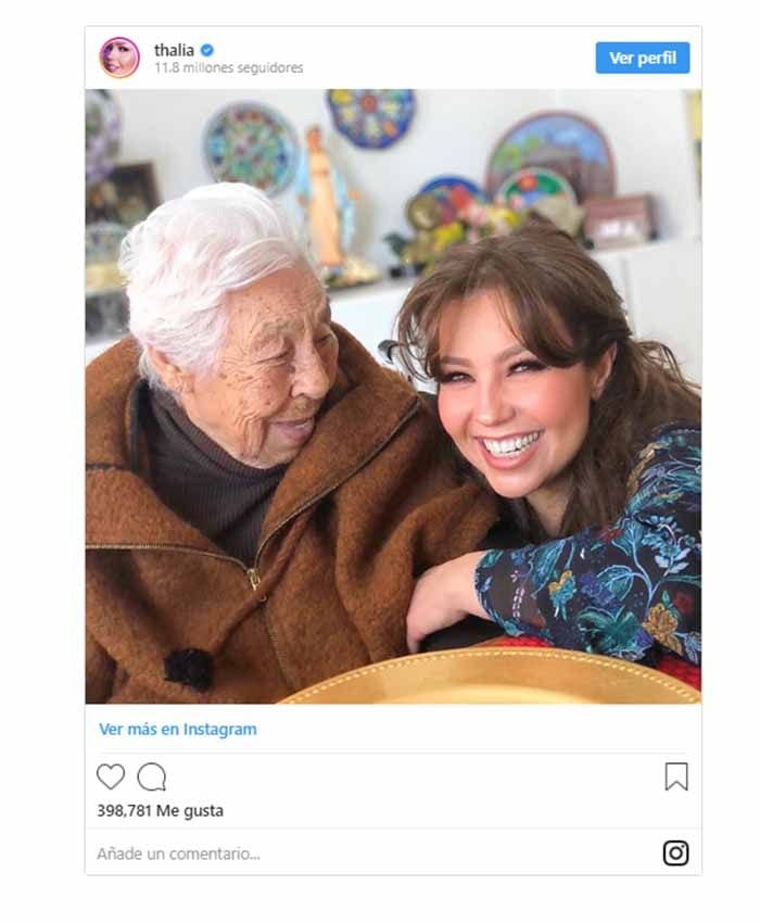 Thalía durante la celebración de cumpleaños de su abuela el pasado mes de enero