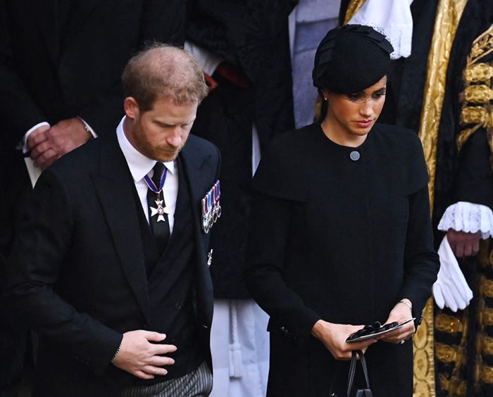 meghan y harry cortejo fúnebre de Isabel II