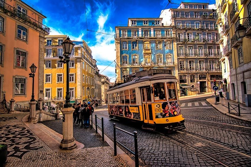 Tranvía en la ciudad de Lisboa, Portugal