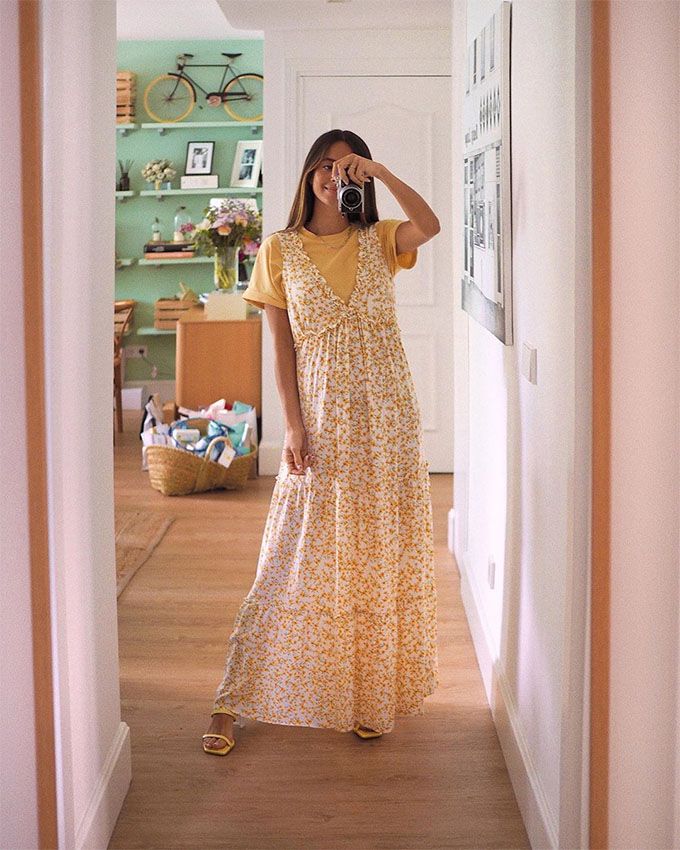 María Fernández-Rubíes con vestido de flores