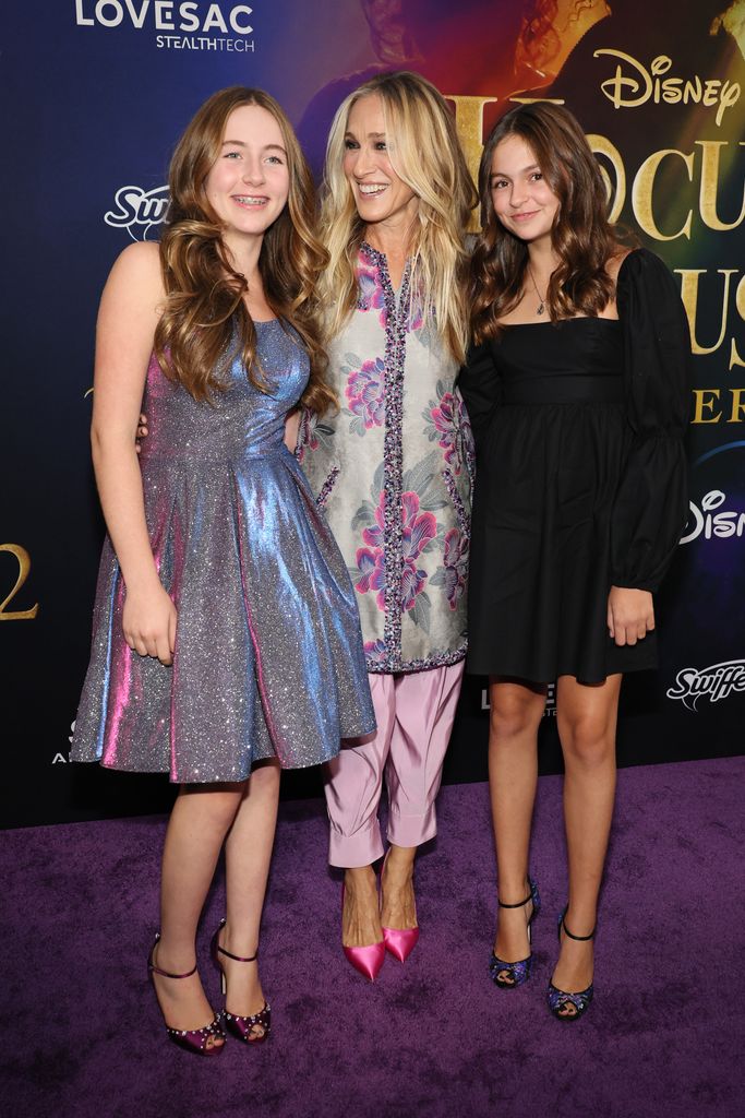Sarah Jessica Parker con sus hijas Tabitha y Loretta en el estreno de 'Hocus Pocus 2' en septiembre de 2022