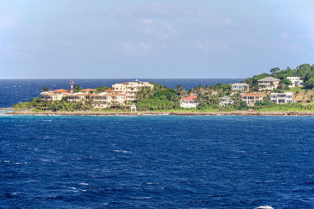 El puerto de Roatán, en Honduras, frente al mar Caribe. 