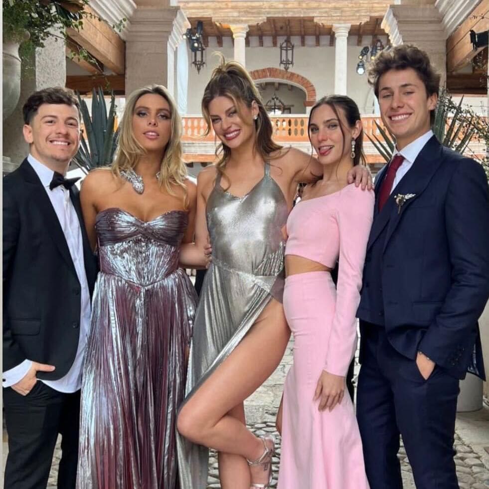 boda hermana de juanpa zurita