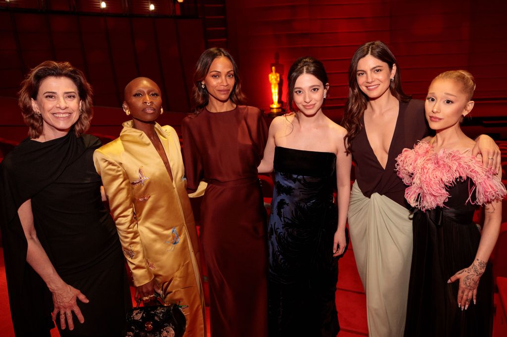 Fernanda Torres, Cynthia Erivo, Zoe Saldaña, Mikey Madison, Monica Barbaro y Ariana Grande en la cena de nominados.