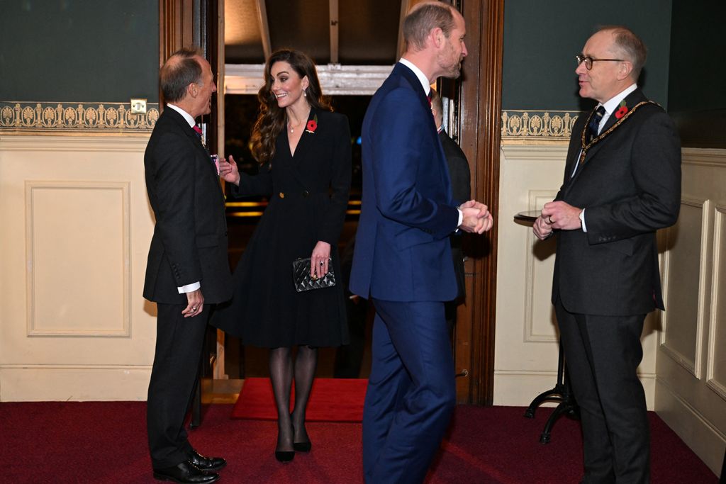 Impecable como siempre, Kate usó un elegante vestido negro.