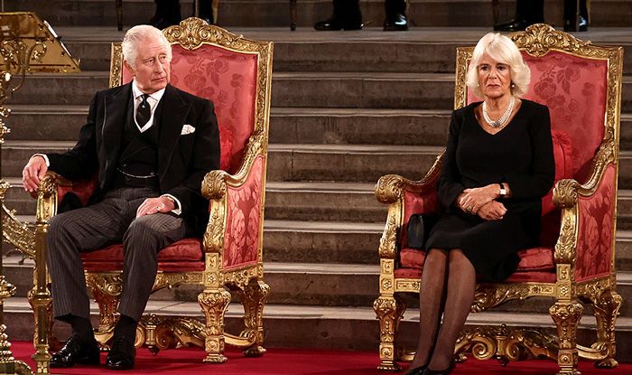 Carlos III asiste al Parlamento británico para recibir las condolencias por la muerte de Isabel II