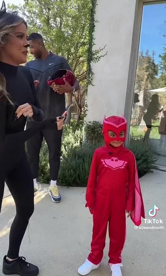 Khloé Kardashian y Tristan Thompson con su hija True