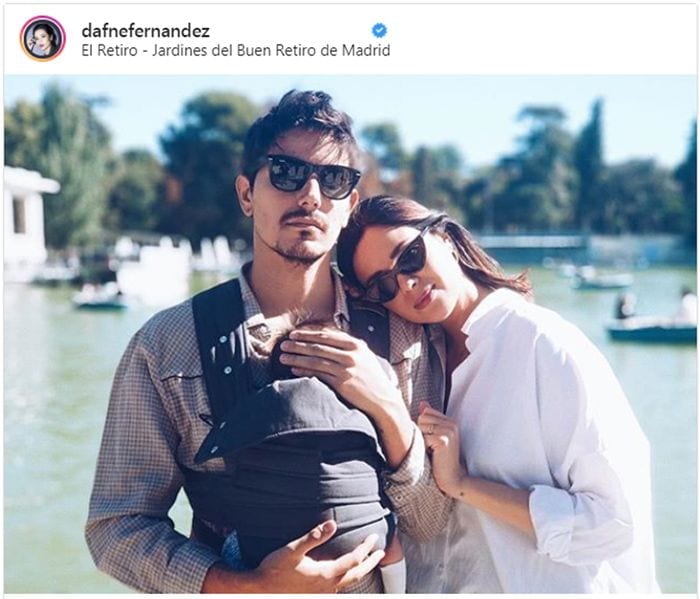 Dafne Fernández y la bonita foto familiar para celebrar el primer mes de su hijo Jon