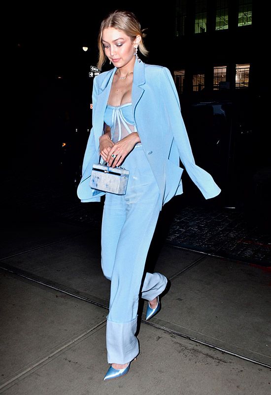 gigi hadid total look azul pastel 2a