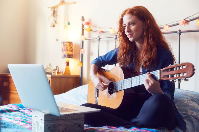 getty mujer guitarra