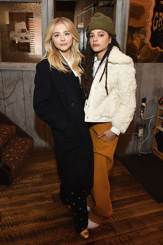 Sasha Lane y Chloe Moretz