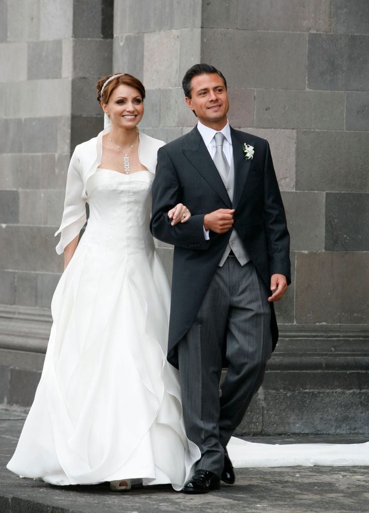 Enrique Peña Nieto y Angelica Rivera el día de su boda en Toluca, México