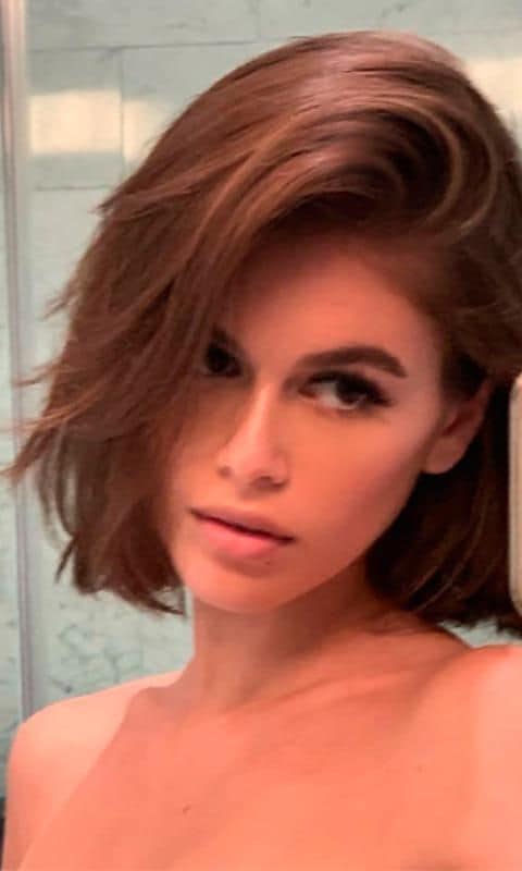 kaia gerber luce un corte ideal para cabellos finos y escasos