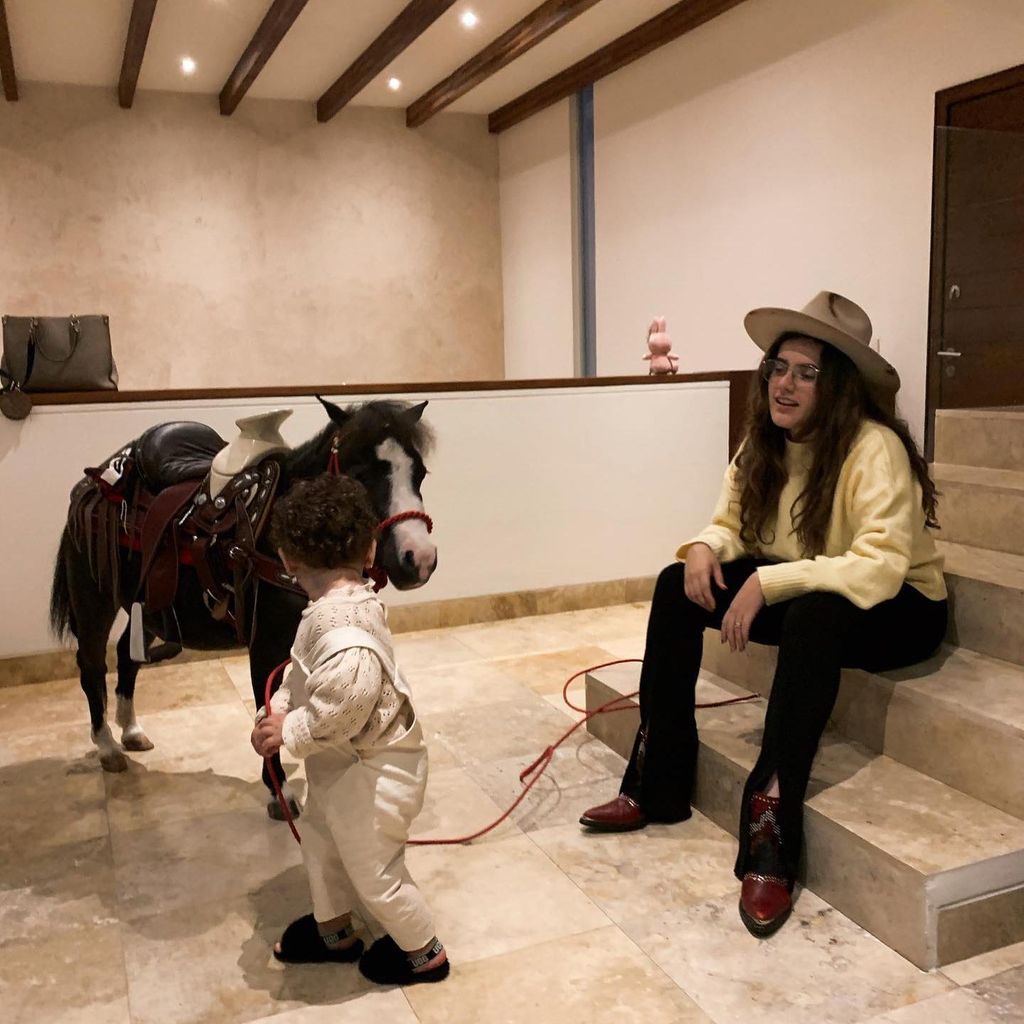 Camila Fernández y su hija Cayetana