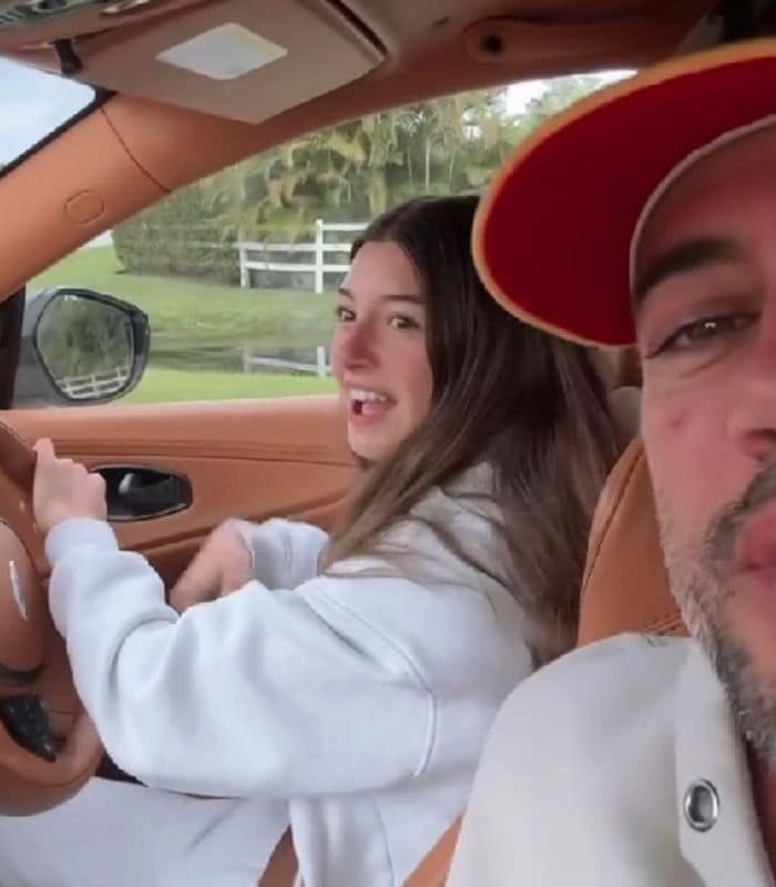 William Levy es el profesor de su conducir de su hija Kailey