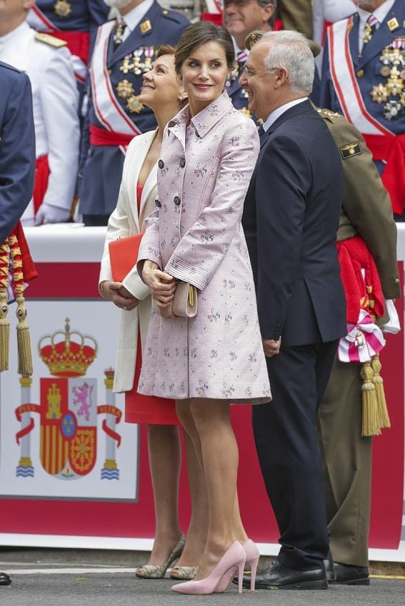 Reina Letizia abrigo flores